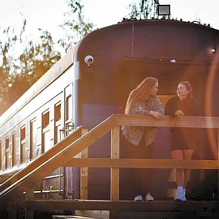 Капсульний готель Railrooms Traincar